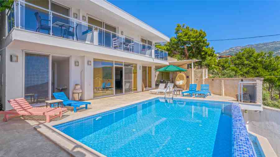 Antalya Kaş'ta 4+1 Özel Havuzlu Deniz Manzaralı Kiralık Villa DRM-2037