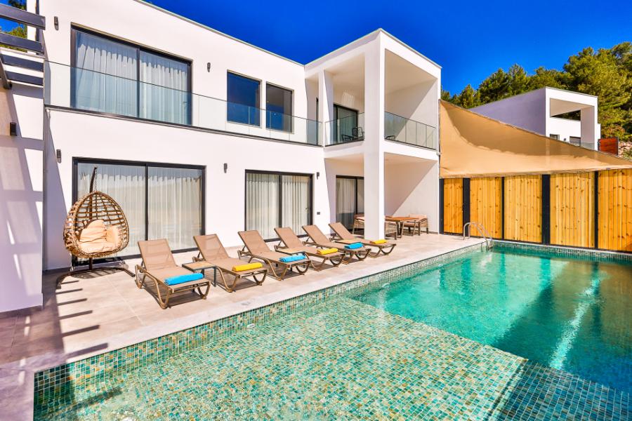 Antalya Kaş'ta 3+1 Özel Havuzlu Deniz Manzaralı Kiralık Villa DRM-1928