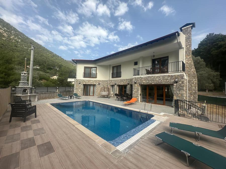 Antalya Kaşda 4+1 Özel Havuzlu Denize Yakın Kiralık Lüks Villa DRM-2225