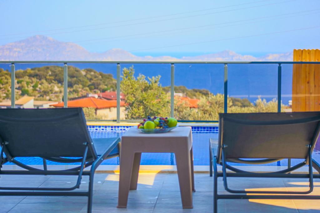 Kaş Sıslada 2+1 Özel Havuzlu Özel Bahçeli Kiralık Lüks Villa DRM-1799