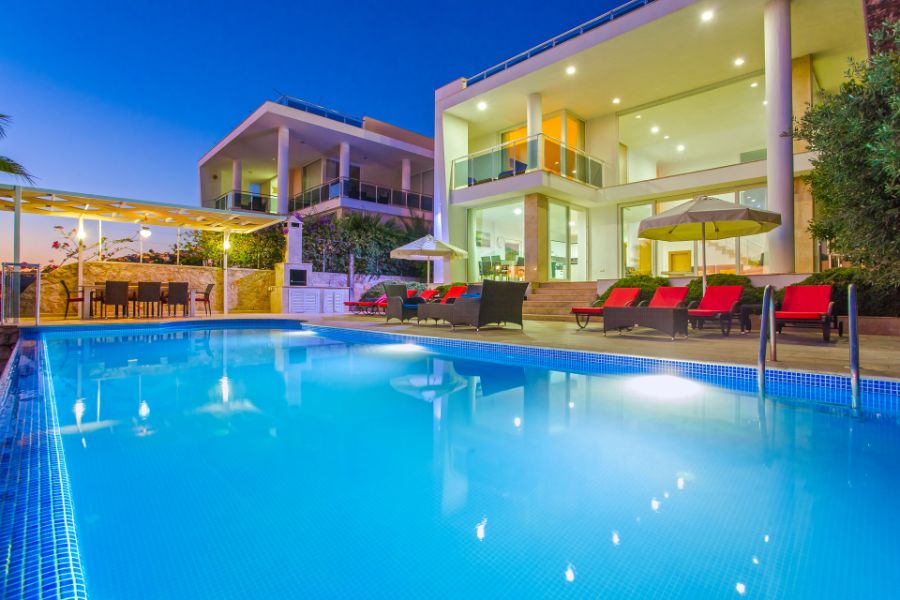 Kızıltaşta 5+1 Özel Havuzlu Deniz Manzaralı Kiralık Lüks Villa DRM-2167