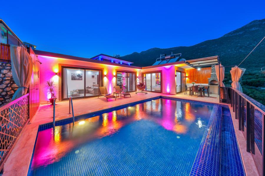 Kaş Sıslada 1+1 Özel Havuzlu Özel Bahçeli Kiralık Lüks Villa DRM-1949