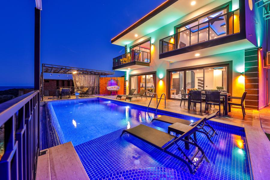 Kaş Sıslada 2+1 Özel Havuzlu Özel Bahçeli Kiralık Lüks Villa DRM-1945