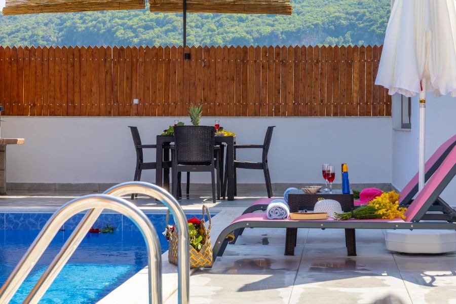 Kalkan Sarıbelende 1+1 Özel Havuzlu Doğa Manzaralı Kiralık Lüks Villa DRM-1734