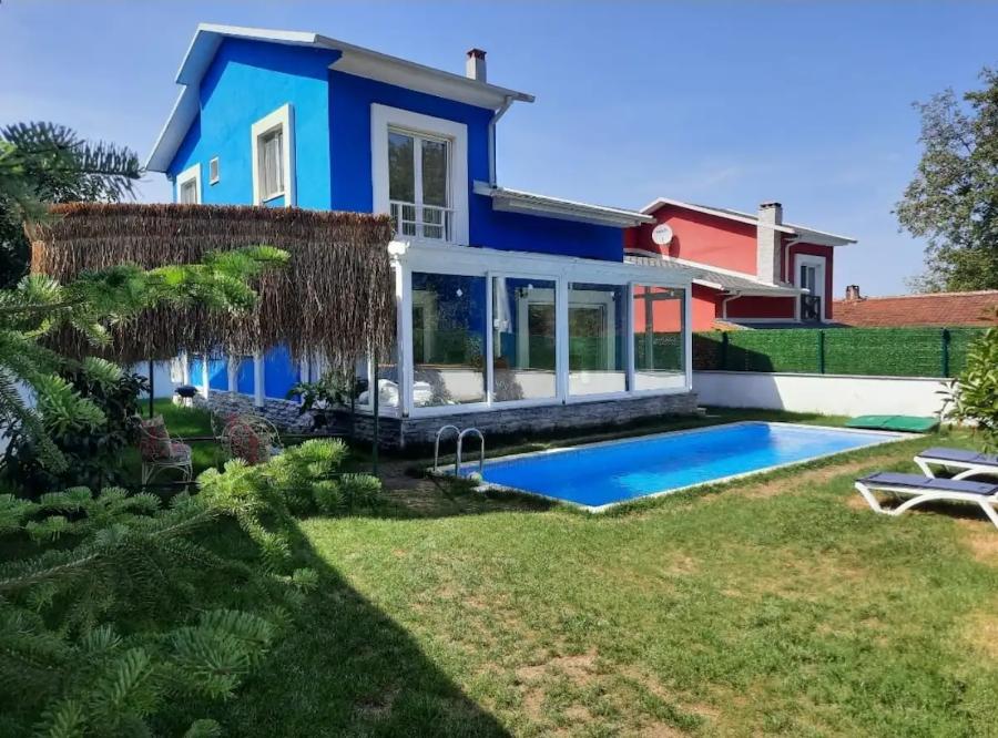 Sapanca Kırkpınarda 4+1 Özel Havuzlu Göle Yakın Konumda Kiralık Lüks Villa DRM-1950