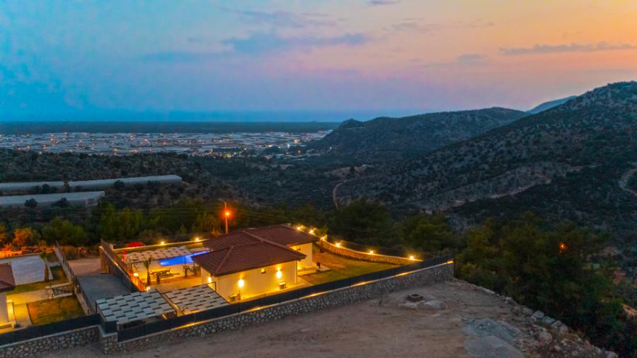 Muğla Seydikemer'de 3+1 Özel Havuzlu Deniz Manzaralı Kiralık Villa DRM-1939