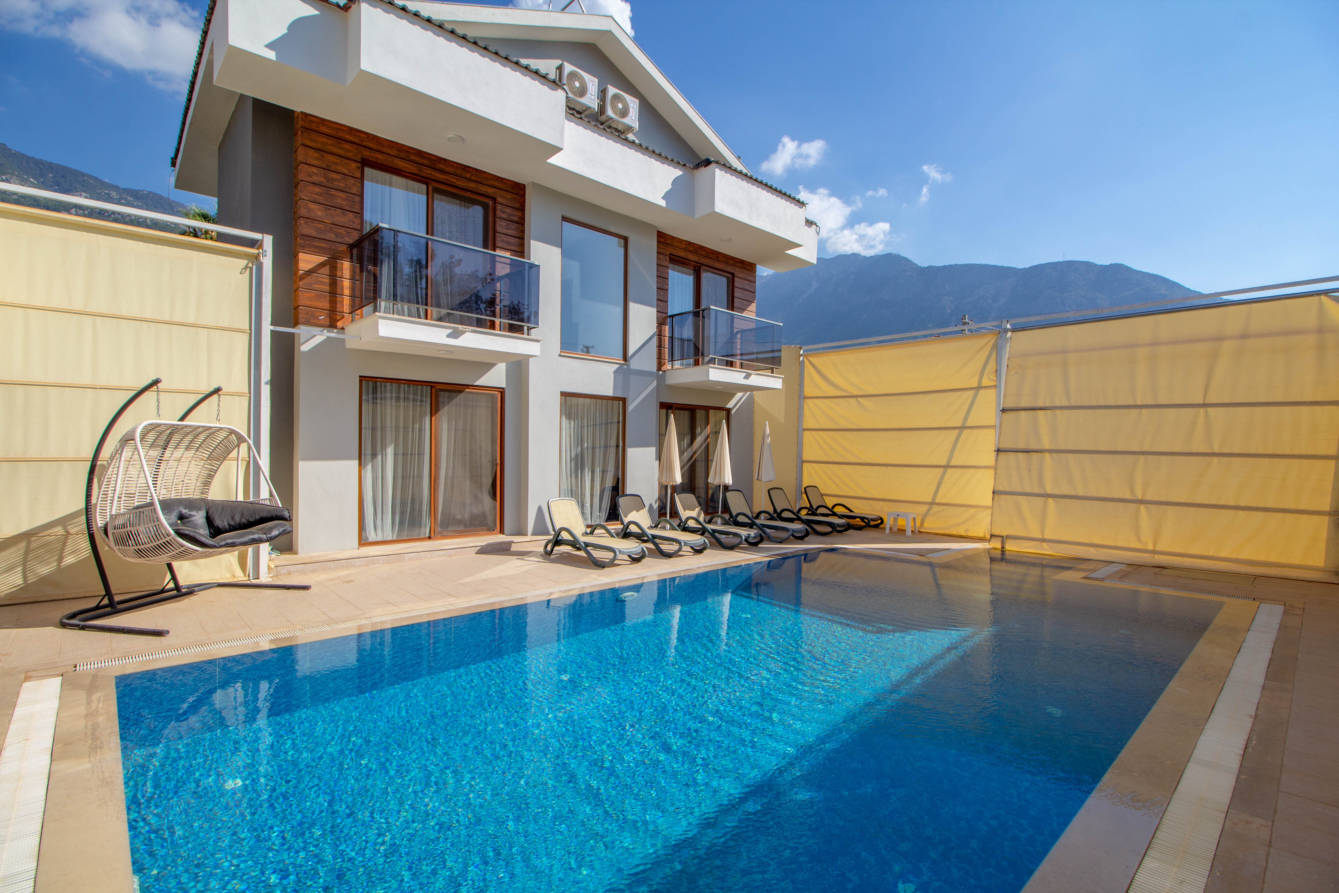 Ovacıkda 4+1 Özel Havuzlu Doğa Manzaralı Lüks Kiralık Villa DRM-2102