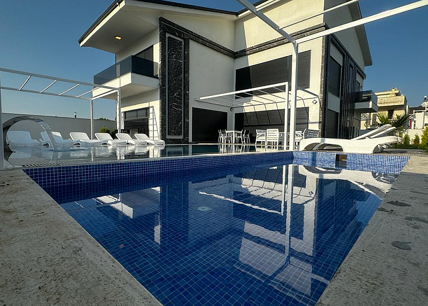 Antalya Belek'de 6+1 Özel Havuzlu Kiralık Villa DRM-1780
