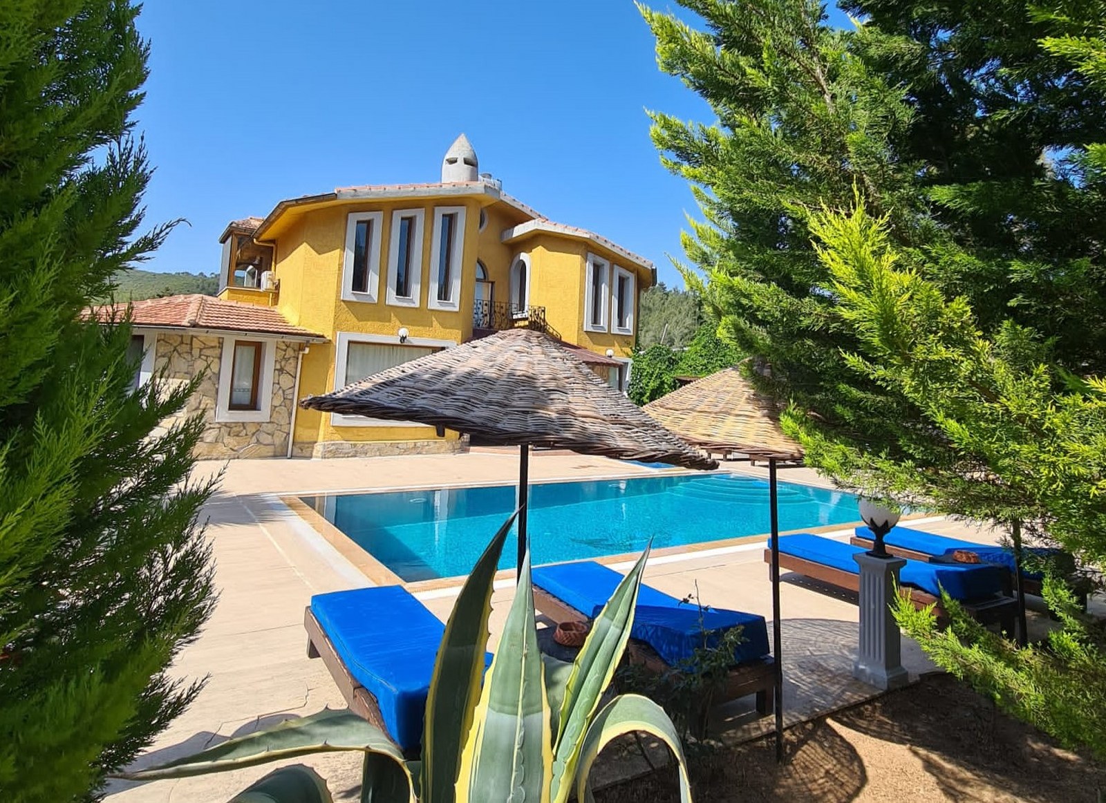 Bodrum Kuyucak'ta Kiralık Havuzlu 4 Yatak Odalı Korunaklı Yazlık Villa EVT-1777