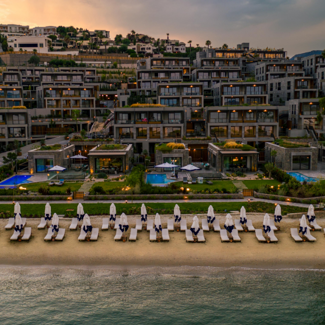 Asarlık'ta Denize Sıfır Deniz Manzaralı 2+1 Suit BV-128