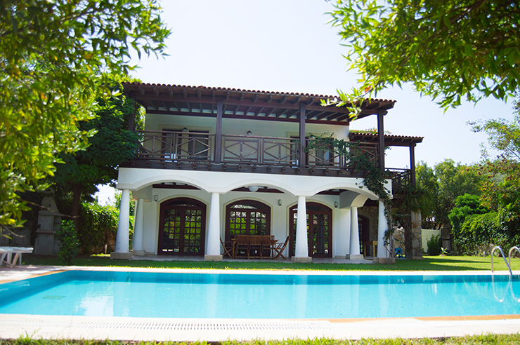 PA Bitez'de Kiralık Denize Yakın 4+1 Özel Havuzlu Villa BV-437