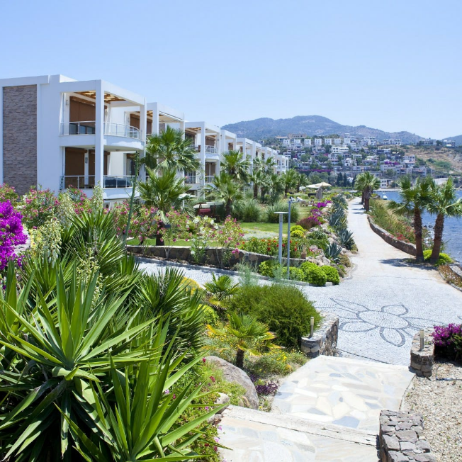 Yalıkavak'ta Özel Plajlı Denize Sıfır 2+1 Rezidans BV-771