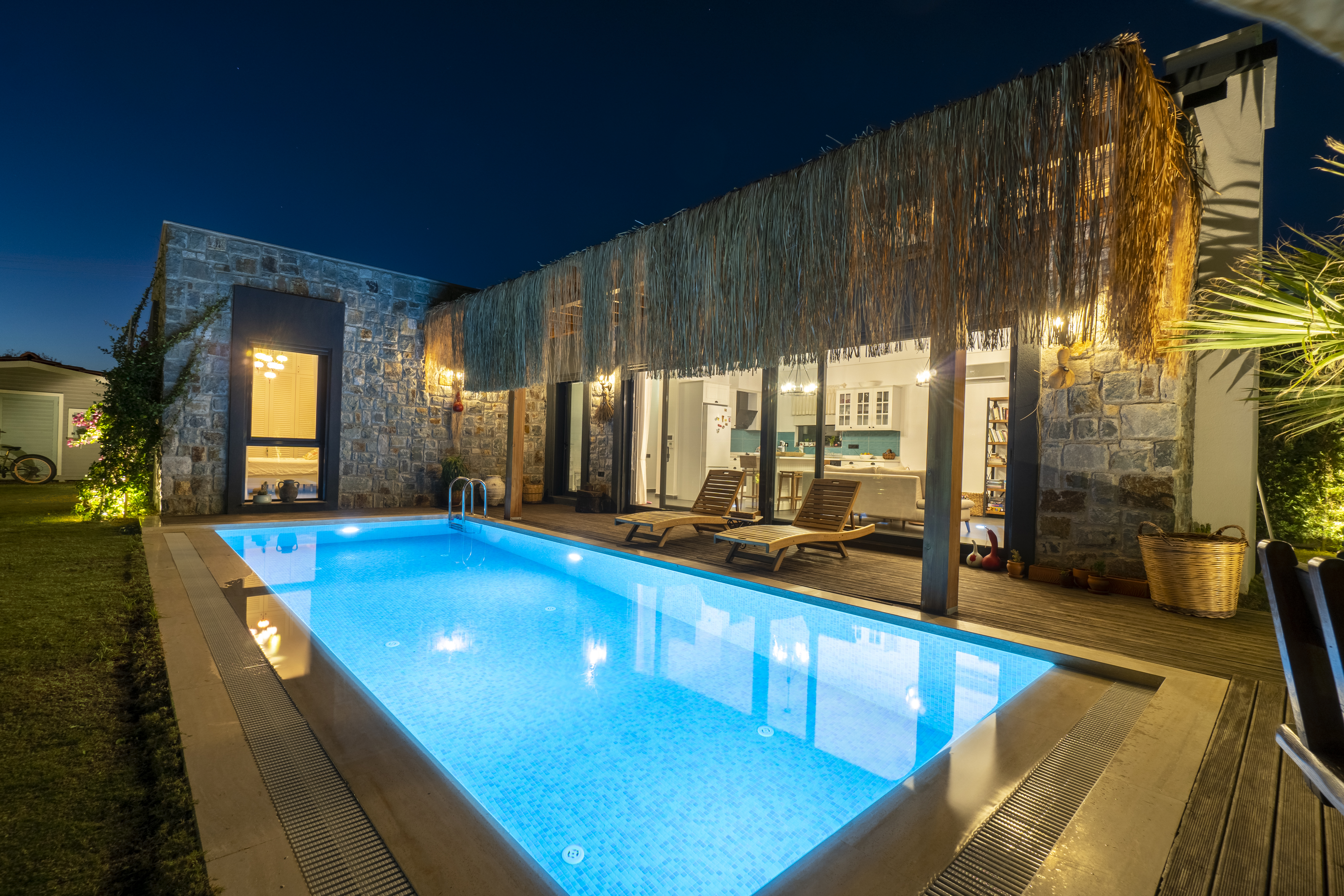 Bodrum Gündoğan'da Denize Yakın 3 Yatak Odalı Lüks Kiralık Yazlık EVT-1738