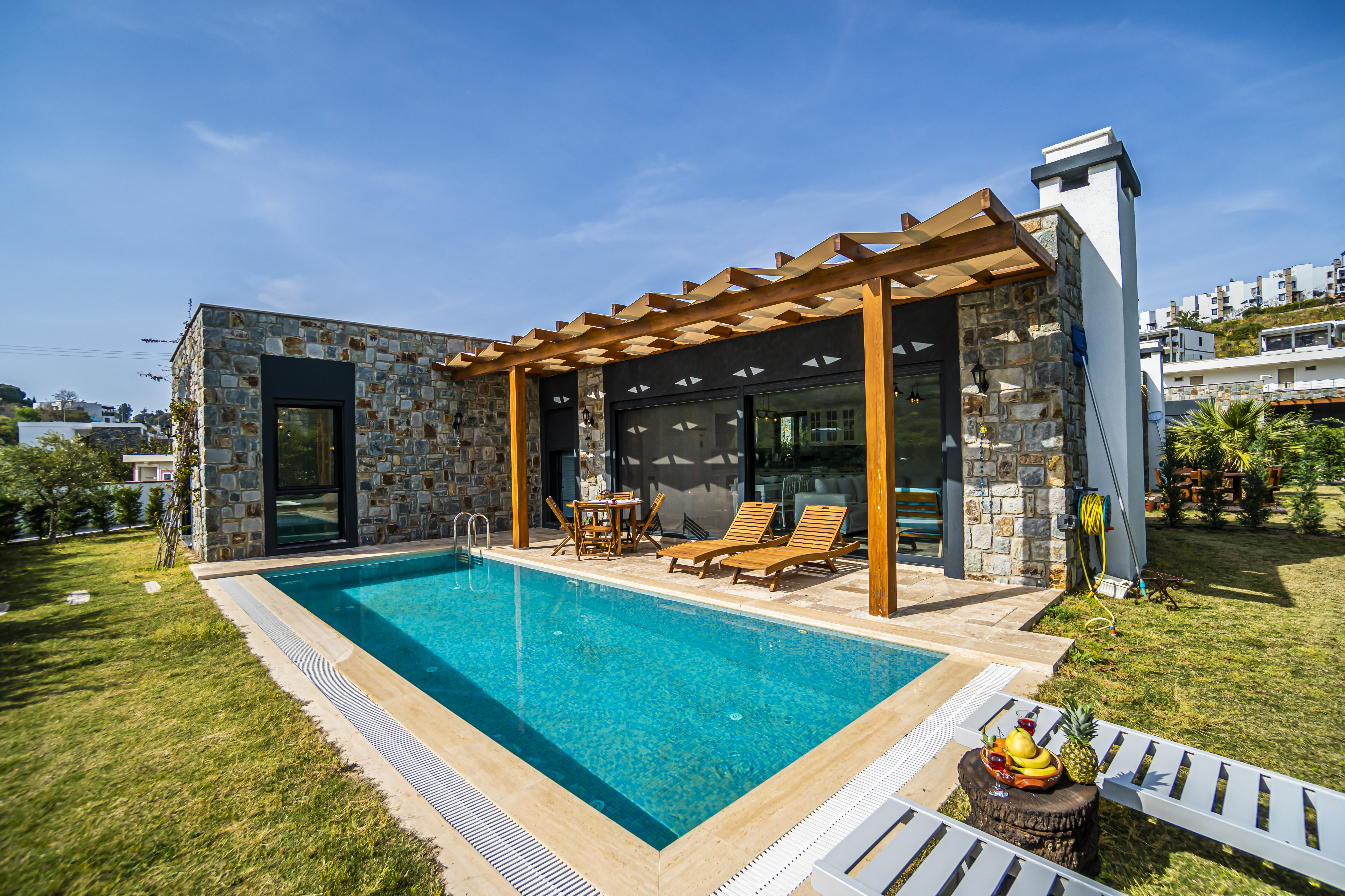 Bodrum Gündoğan'da Denize Yakın Kiralık 3 Yatak Odalı Villa EVT-1734