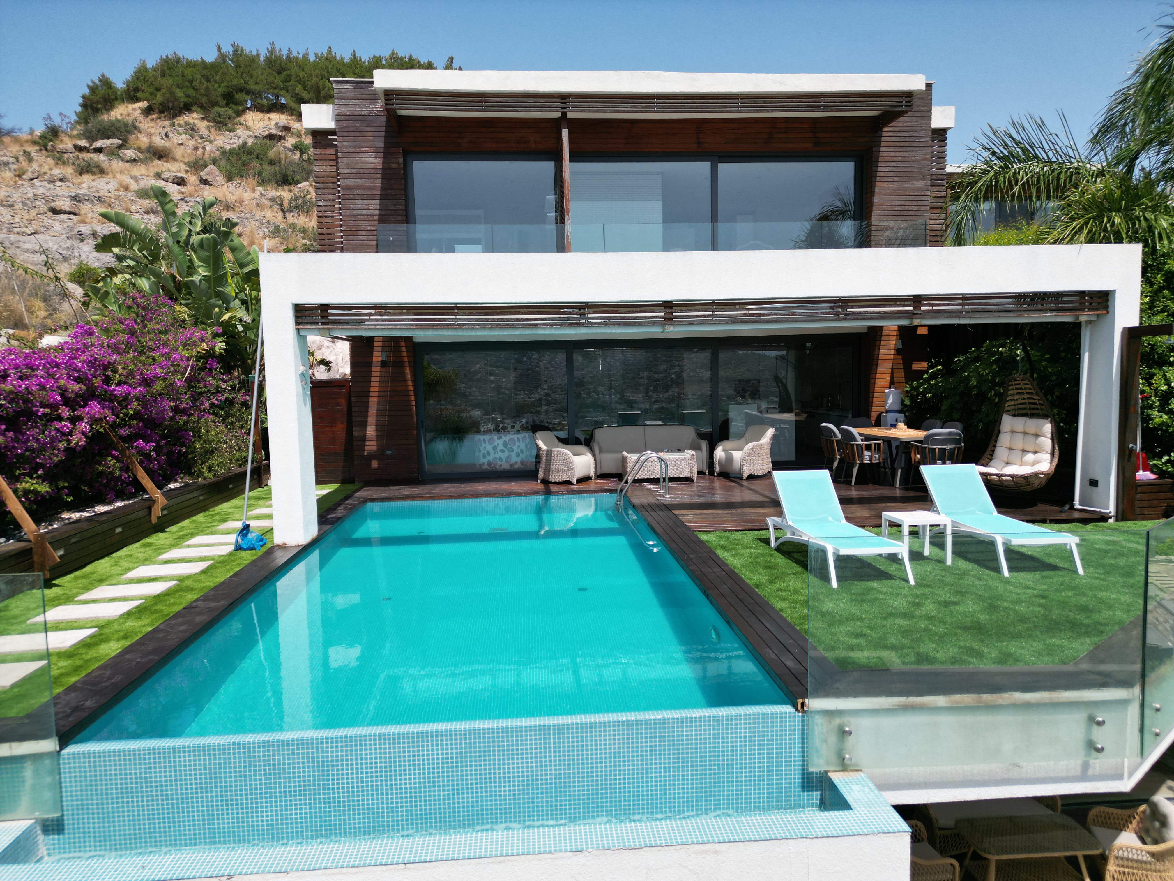 Bodrum Gündoğan Deniz Manzaralı 6+2 Lüks Kiralık Villa BV-134