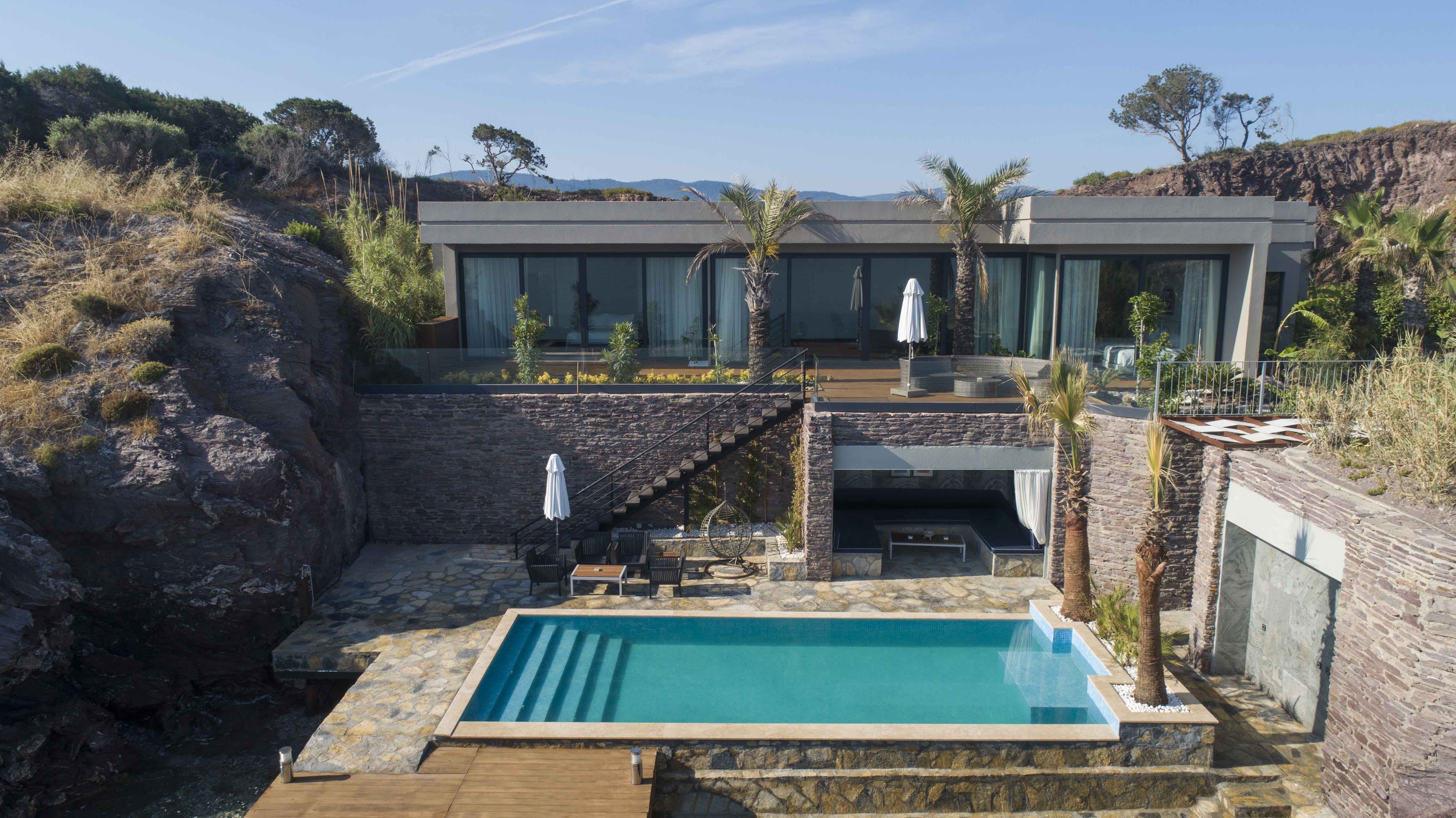 Boğaziçinde 3+1 Özel Havuzlu Tamamen İzole Lüks Villa LM-891