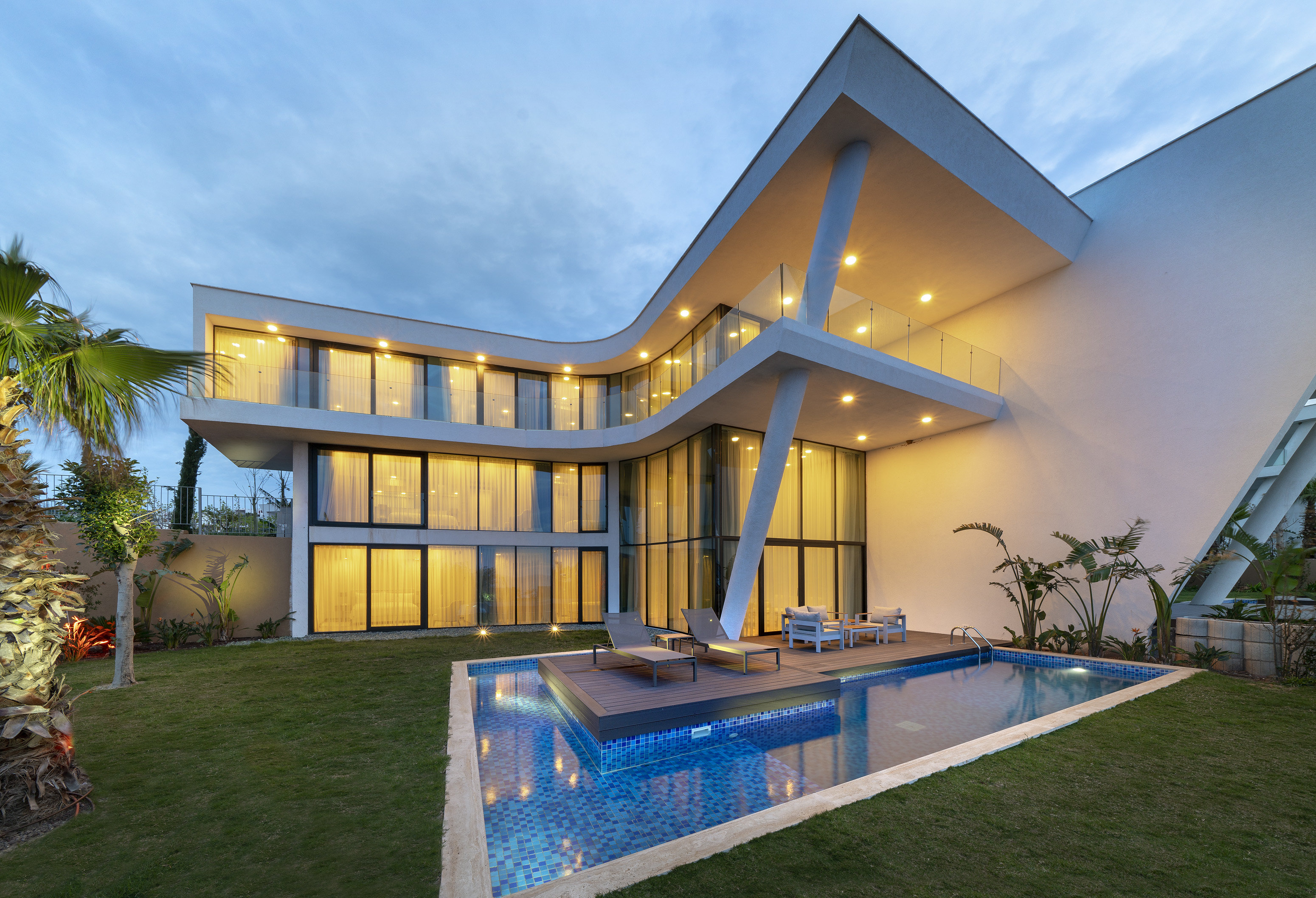 Boğaziçinde Denizine sıfır 4+1 Özel Havuzlu Villa LM-897