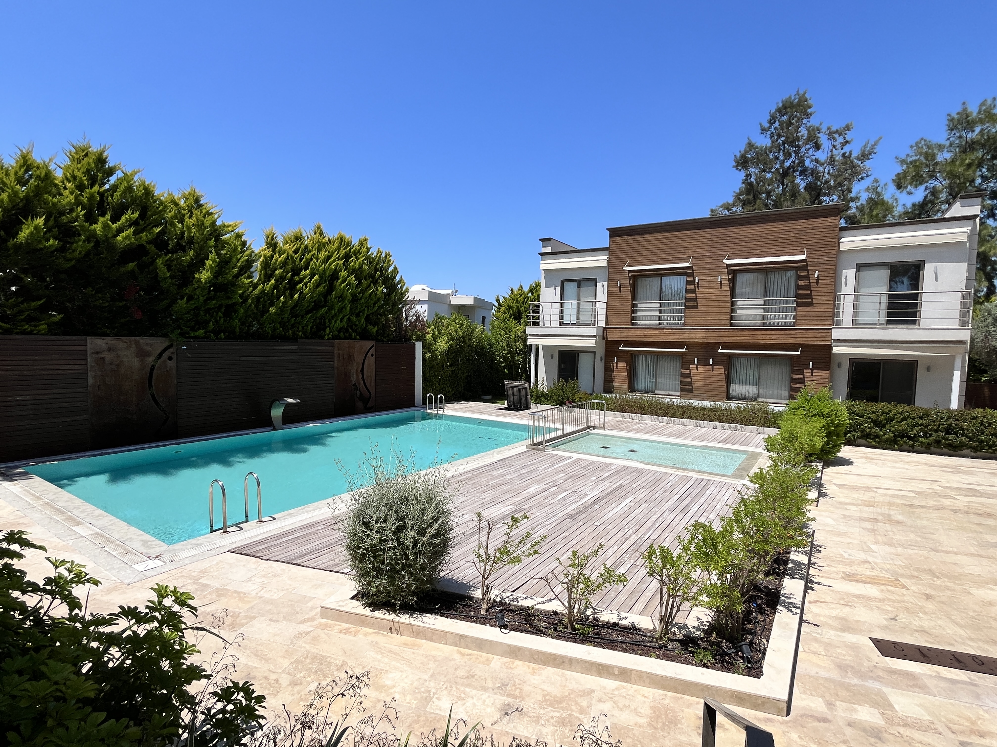 Ortakentte 2+1 Ters Dubleks Bahçe Katı Ortak Havuzlu Lüx Daire BV-4444