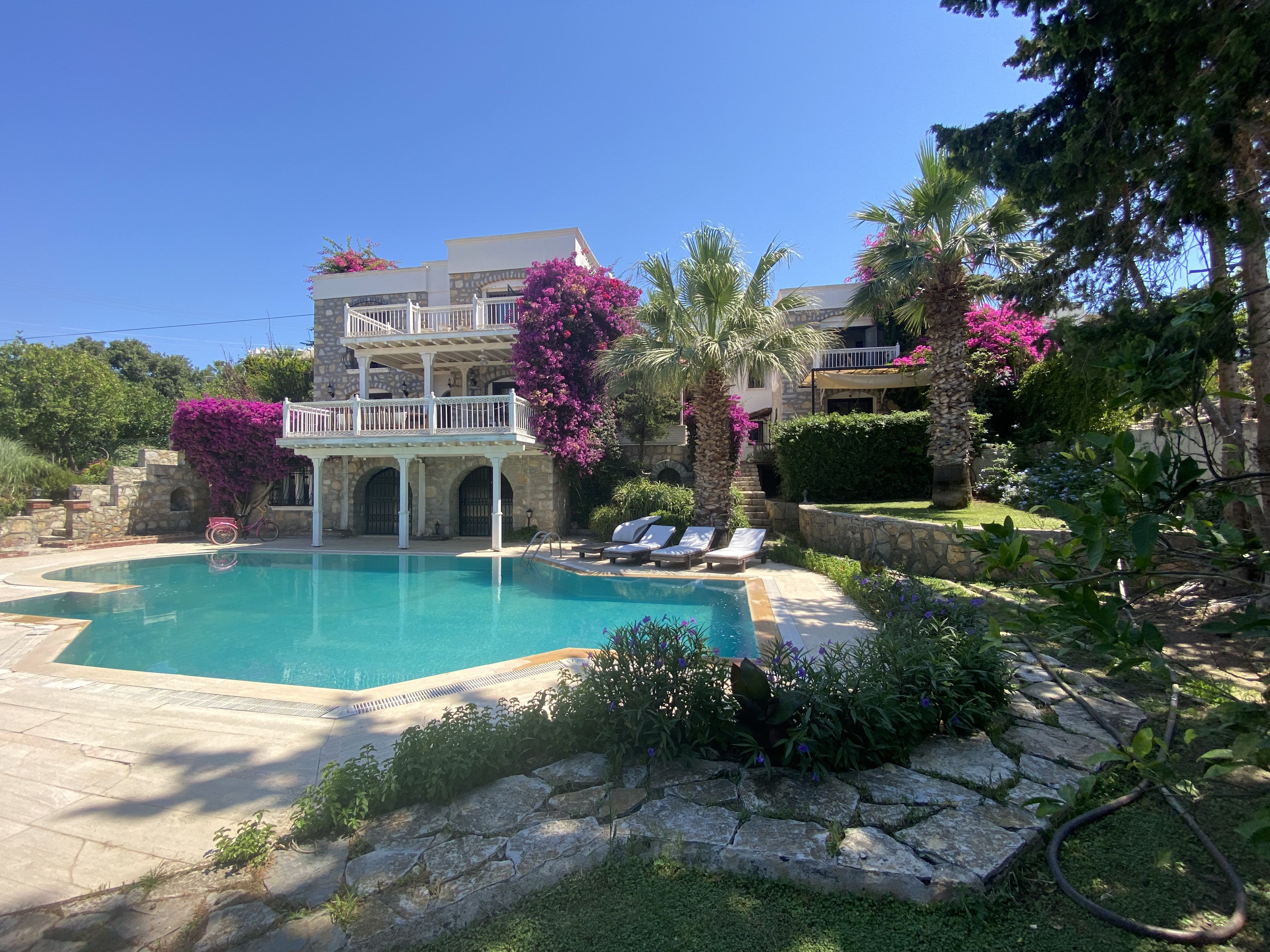 Yalıkavakta 8+2 Dubleks Deniz Manzaralı Özel Havuzlu Bahçeli Villa Aratepe B RB-7