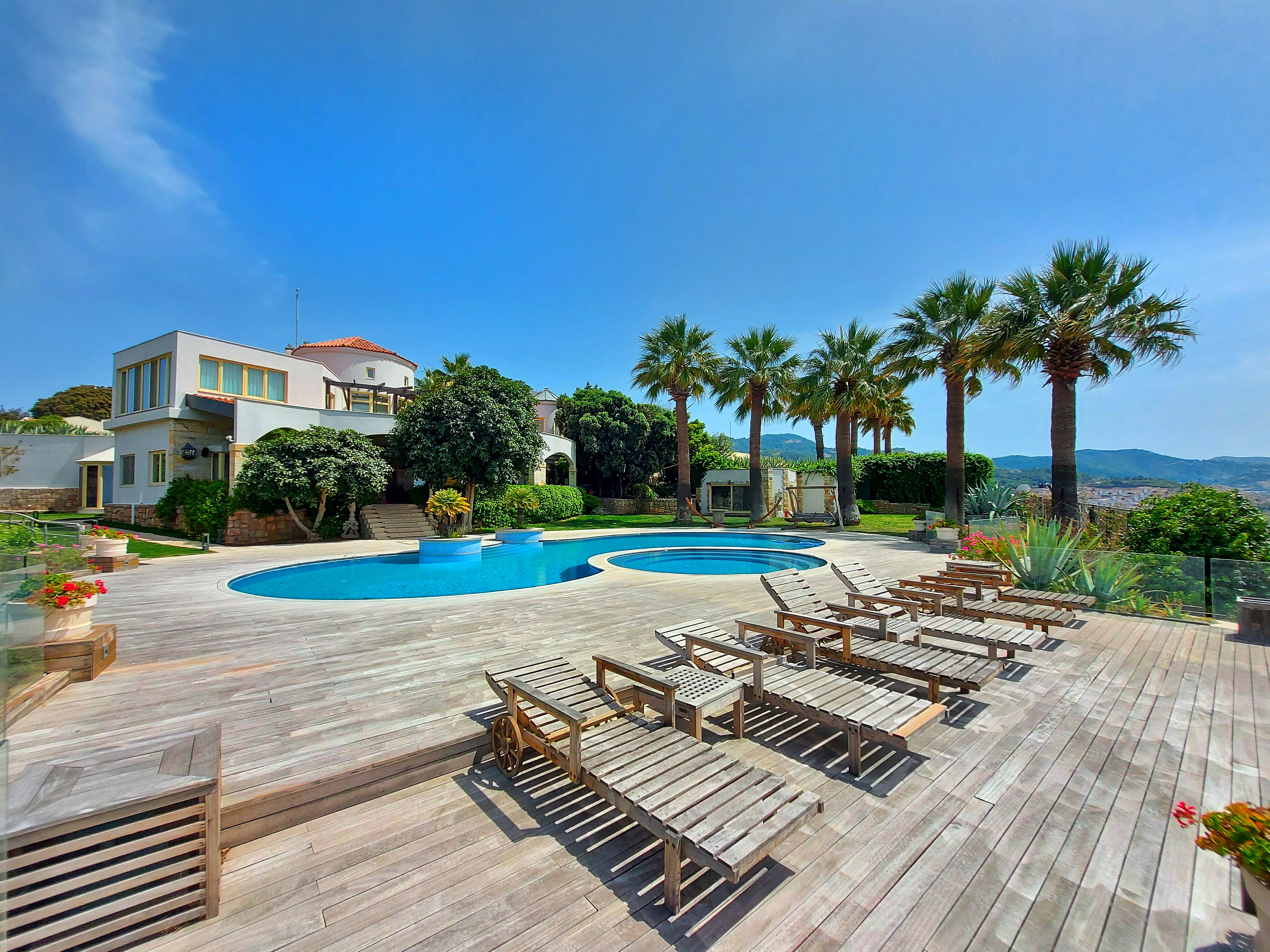 Yalıkavak'ta Panoramik Deniz Manzaralı Kiralık 7+3 Yazlık Villa SLM-912