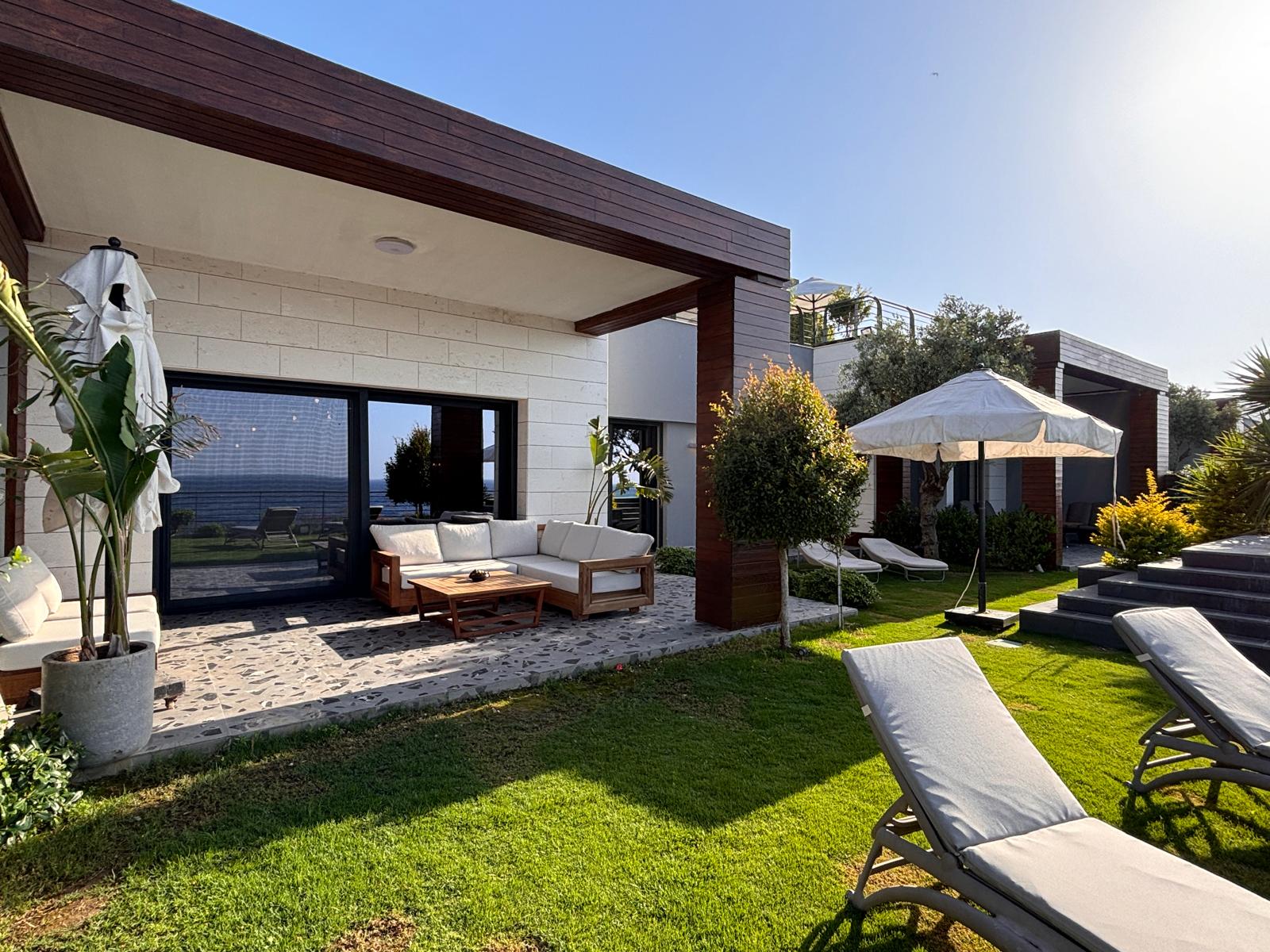 Yalıkavakta 5+1 Özel Havuzlu Deniz Manzaralı Özel İskelesi Olan Lüx Villa BV-4348